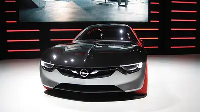 Kiedy opłaca się kupić nowy samochód? Poradnik 2025