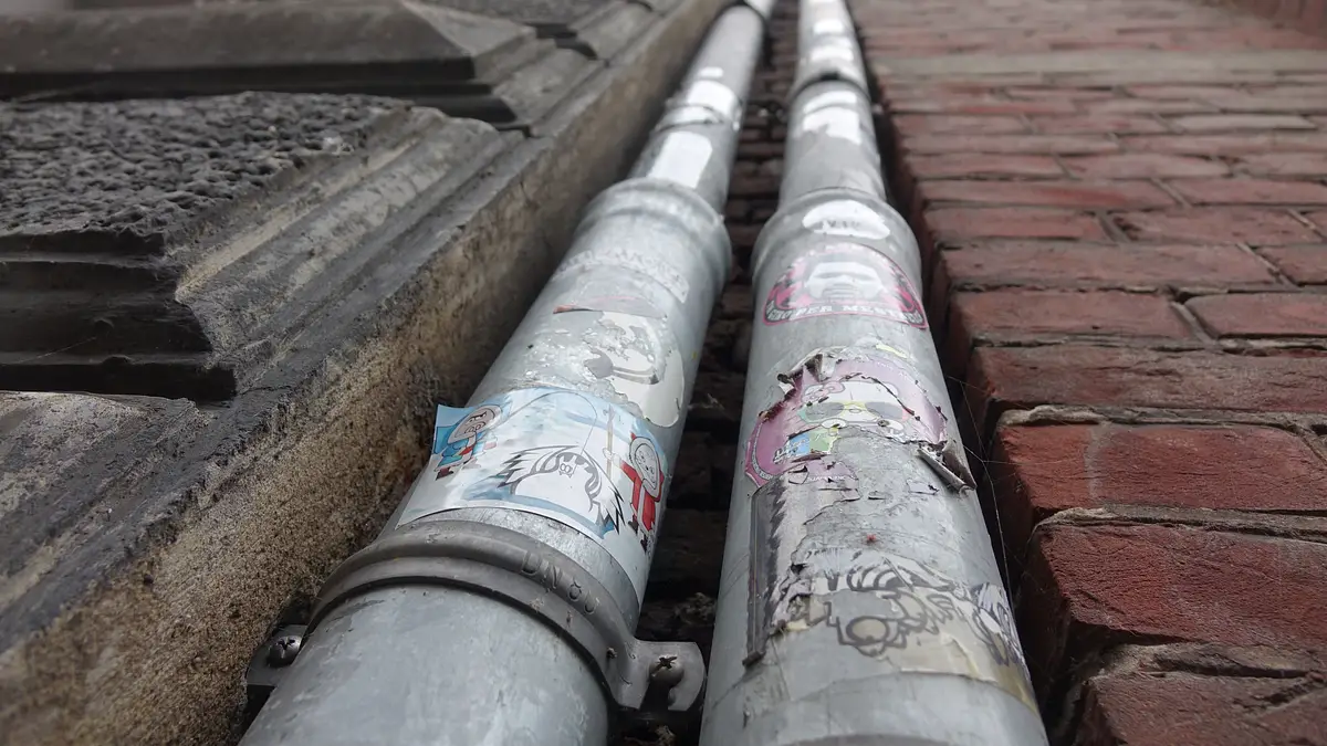 Malowanie rynien: poradnik krok po kroku i wybór farby