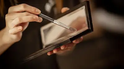 Kosmetyczka nastolatki: pielęgnacja i makijaż bezpieczny dla