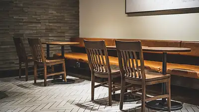 Podkładki pod meble z palet – ochrona podłogi i stabilność