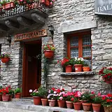 Jak zamocować doniczkę na parapecie? Porady